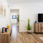 Newly Refurbished بيت للعطل