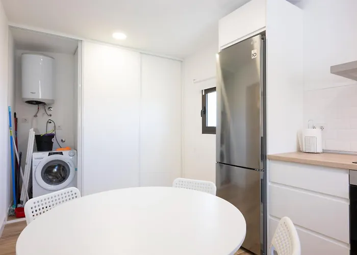 Newly Refurbished بيت للعطل *